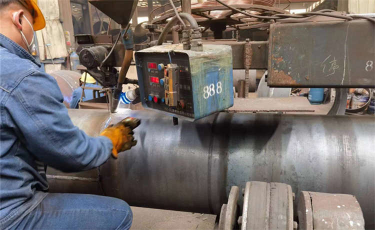 1000鎖扣鋼管樁，卷板管鋼護(hù)筒，KY2021原漿型環(huán)氧重防腐螺旋管，鋼材場(chǎng)螺旋管現(xiàn)貨